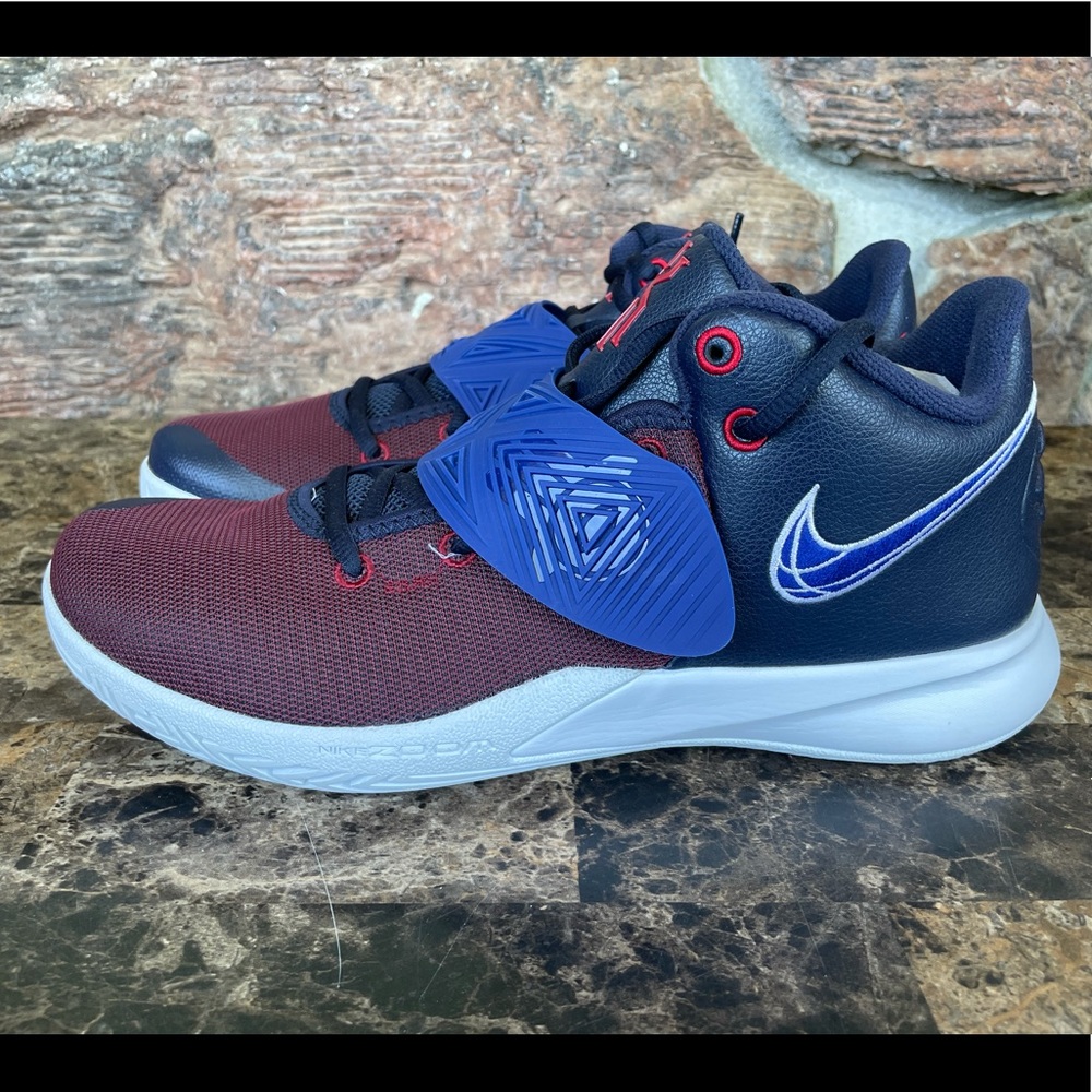 Nike Men's Kyrie Flytrap III Basketball Sneakers - Picture 8 of 15